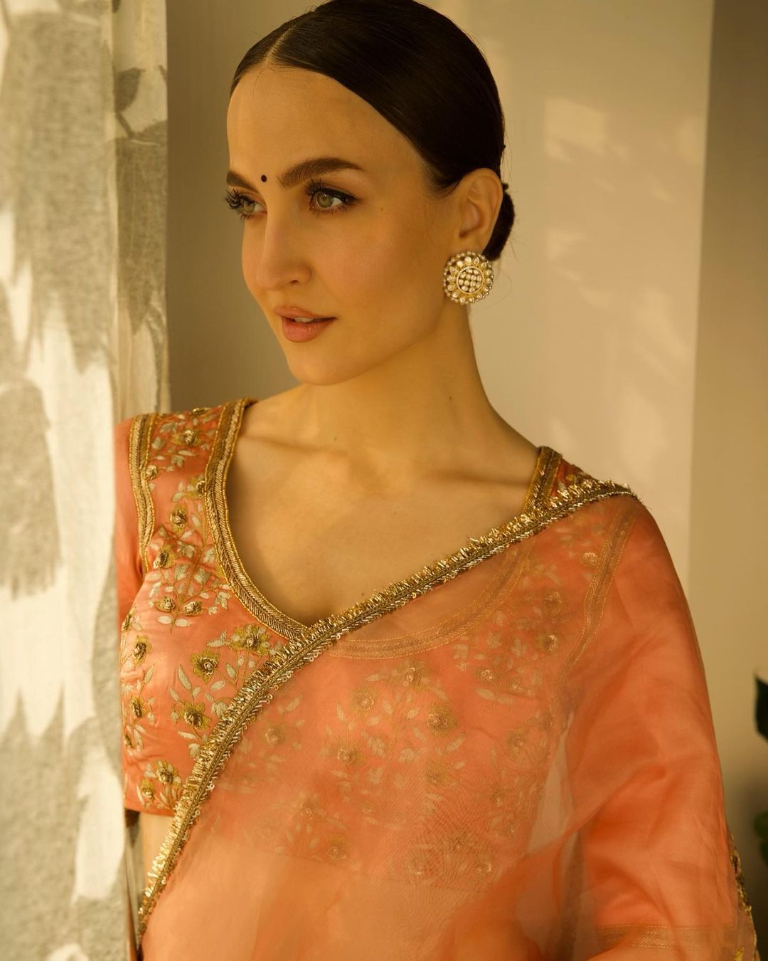 Bollywood Actress Elli AvrRam Stills in Pink Saree